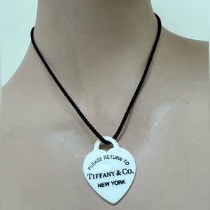 🔴Authentic TIFFANY & CO White Bone RTT Heart Pendents Necklace 🔴